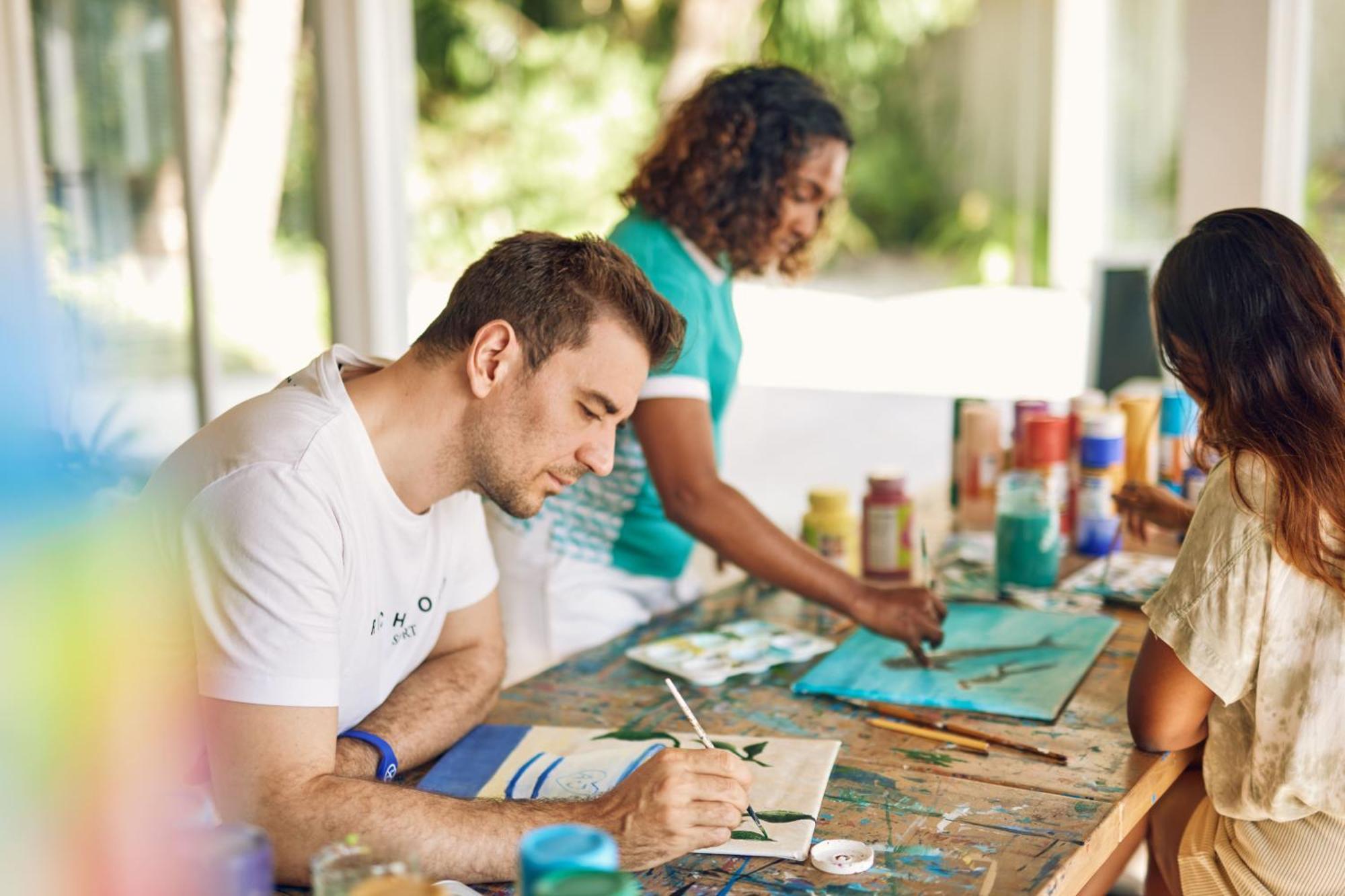 Kandima Maldives Kudahuvadhoo Ngoại thất bức ảnh Students working on a project at the University of Roehampton