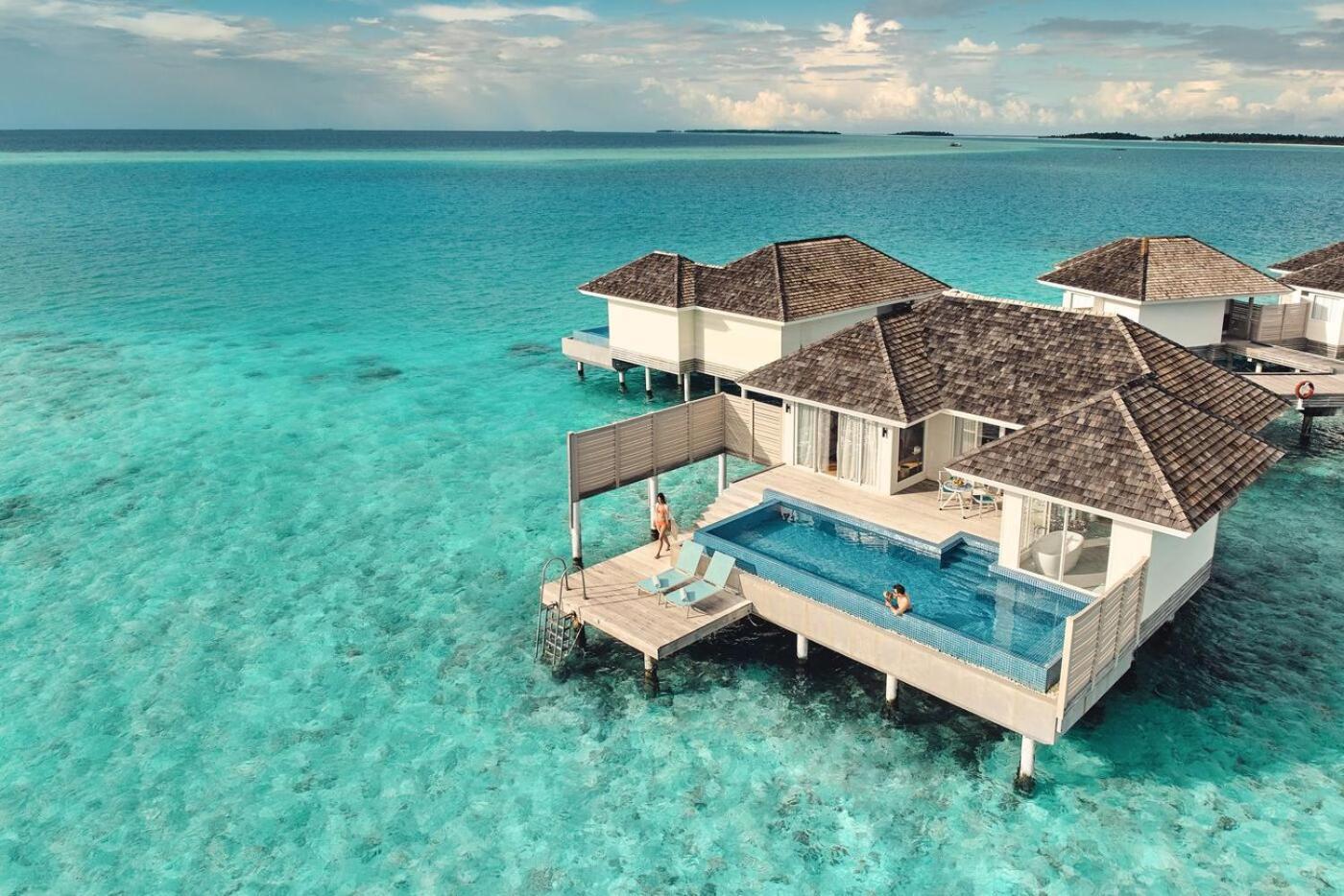 Kandima Maldives Kudahuvadhoo Ngoại thất bức ảnh The resort's villas