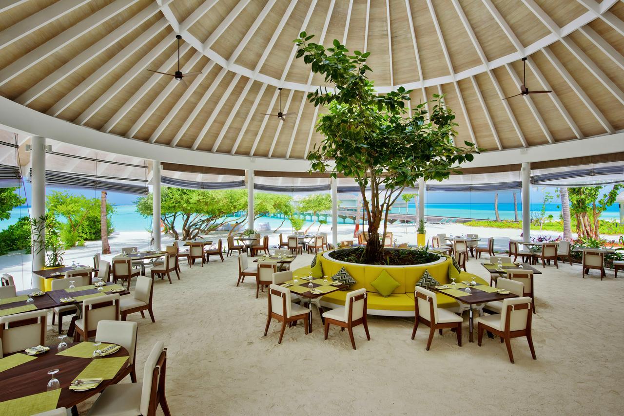 Kandima Maldives Kudahuvadhoo Ngoại thất bức ảnh The restaurant at the resort