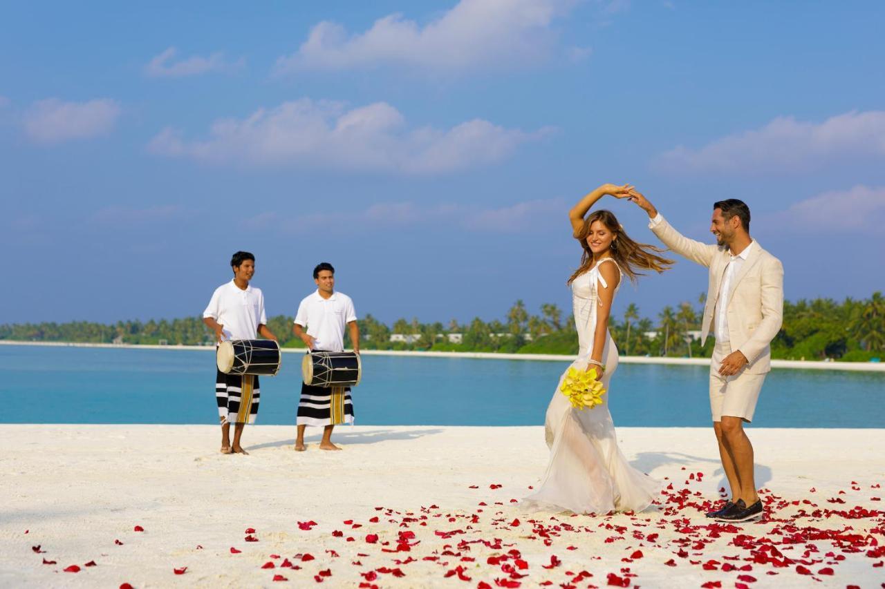 Kandima Maldives Kudahuvadhoo Ngoại thất bức ảnh A wedding in Maldives