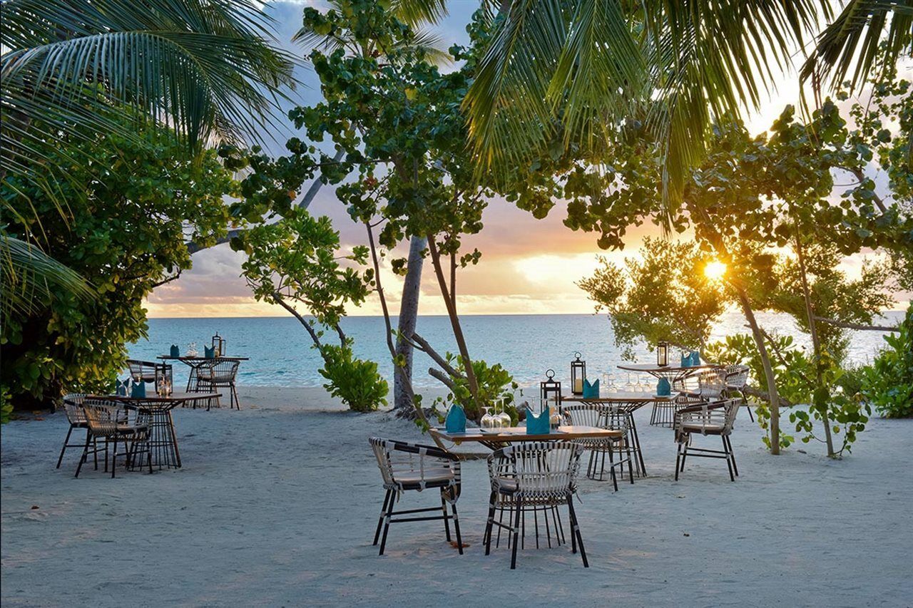 Kandima Maldives Kudahuvadhoo Ngoại thất bức ảnh Sunset at the beach